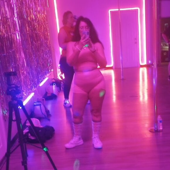 Mono B Set Hot Pink Athletic Top/Bra & Matching Shorts size Medium set - Picture 9 of 11